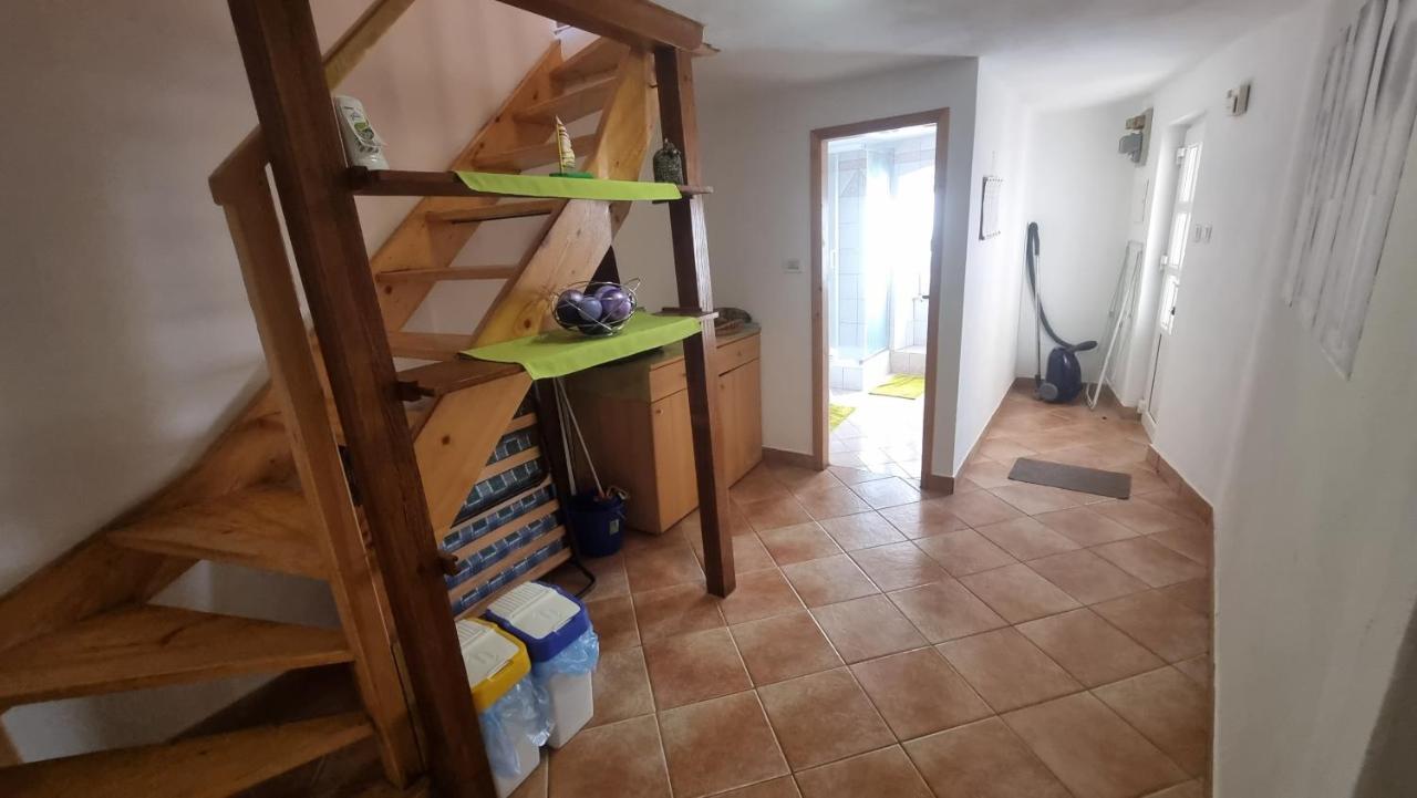Apartment Igor With Balcony And Sea View Baška Eksteriør billede