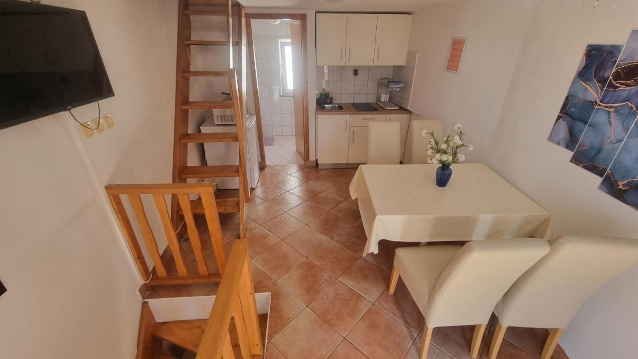 Apartment Igor With Balcony And Sea View Baška Eksteriør billede