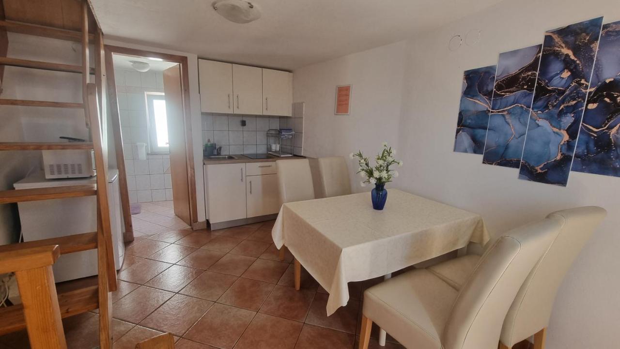 Apartment Igor With Balcony And Sea View Baška Eksteriør billede